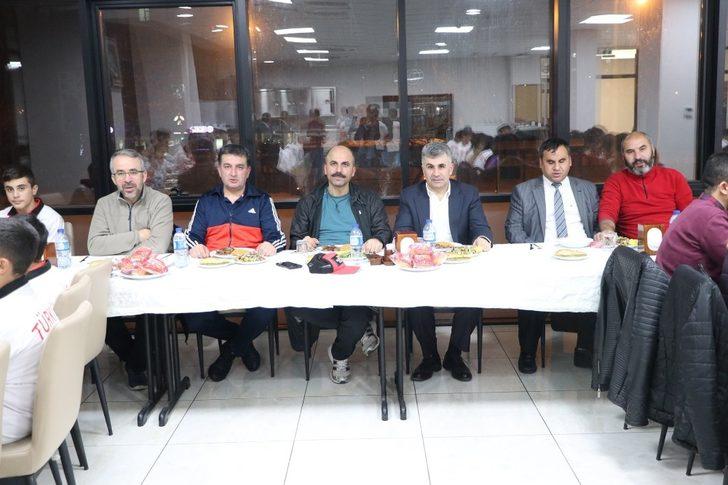 Golball Kadın Milli Takımı, Güreş Eğitim Merkezi Sporcuları ile yemekte bir araya geldi G2