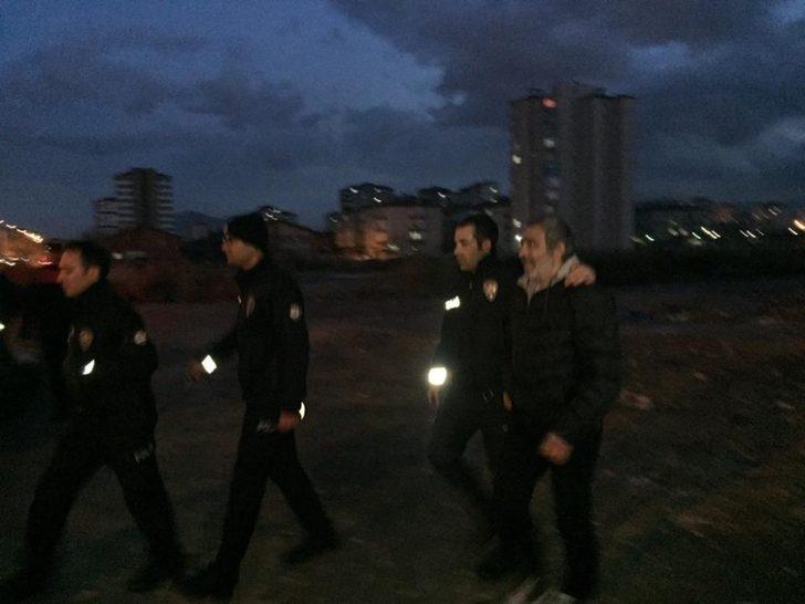 İnşaatın çatısına çıkan şahsı pencereden izlediler G3