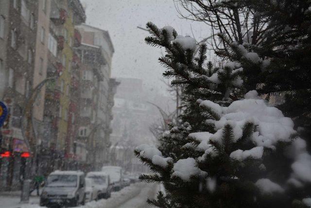 Hakkari’de 24 köy ve 51 mezra yolu ulaşıma kapandı