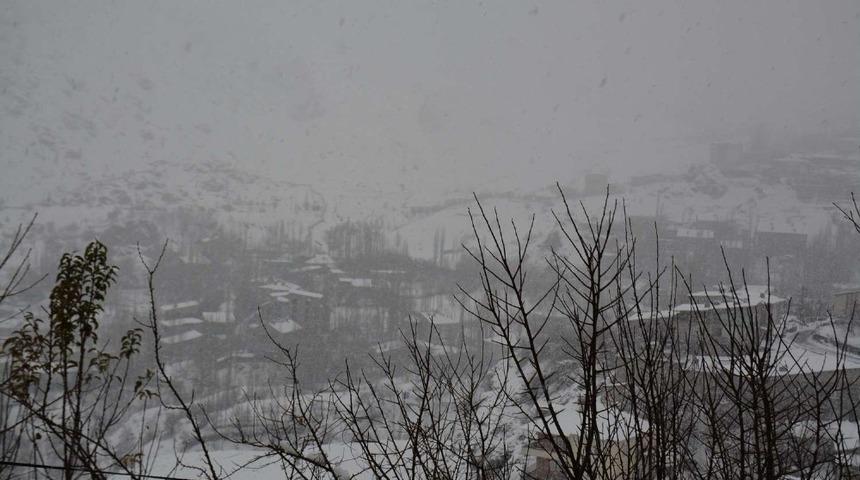 Hakkari’de 24 köy ve 51 mezra yolu ulaşıma kapandı