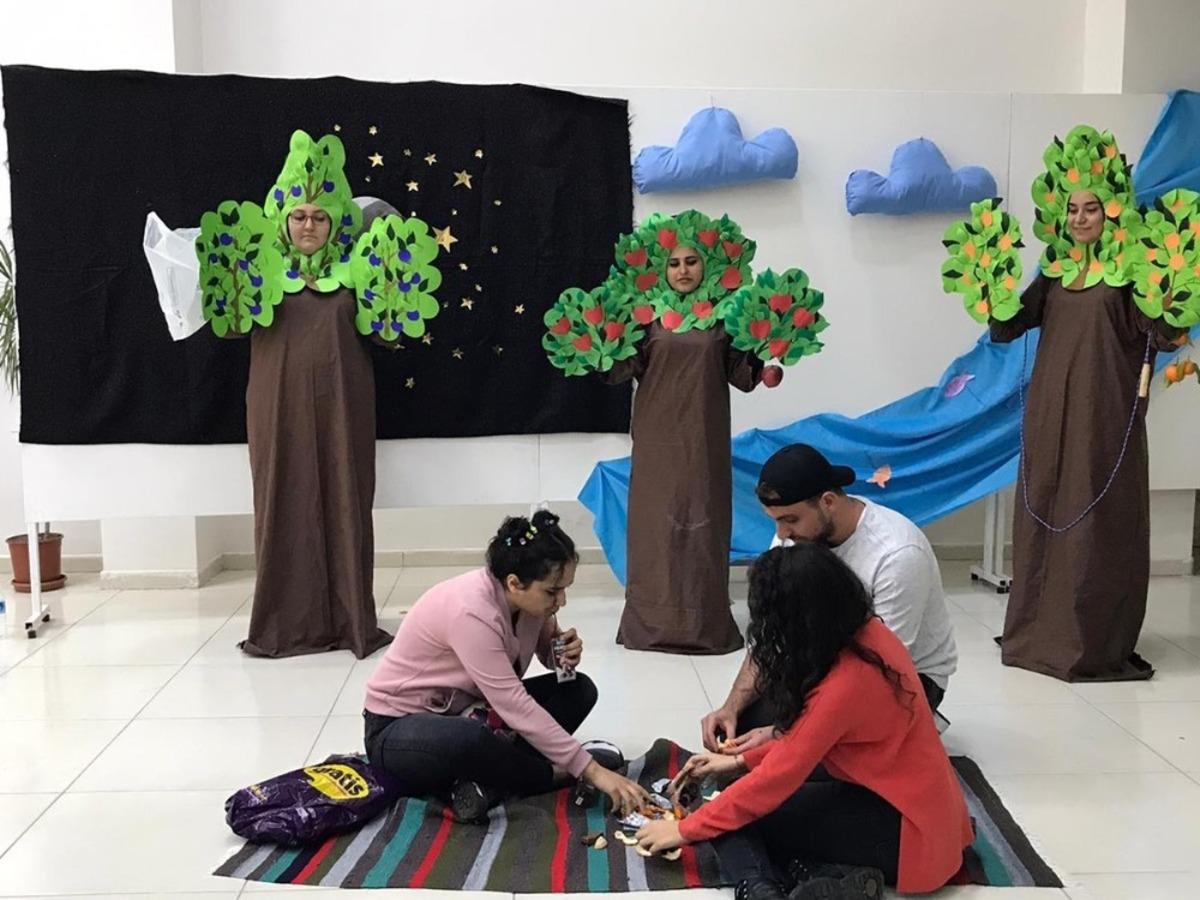 &Ccedil;ocuk gelişimi &ouml;ğrencilerinden atık malzemelerden sergi ve tiyatro g&ouml;sterisi