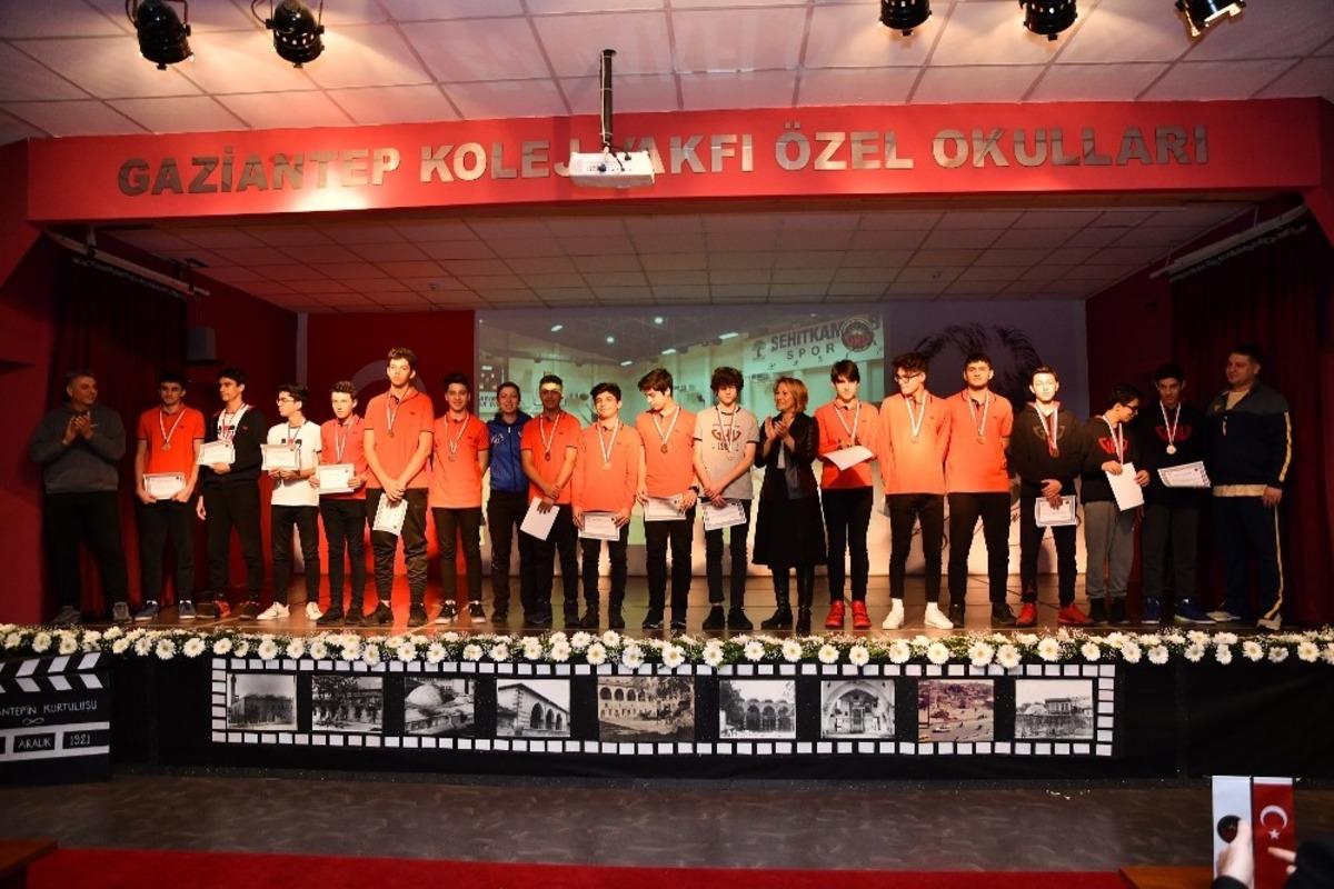 Şampiyonlar GKV&rsquo;de &ouml;d&uuml;llendirildi