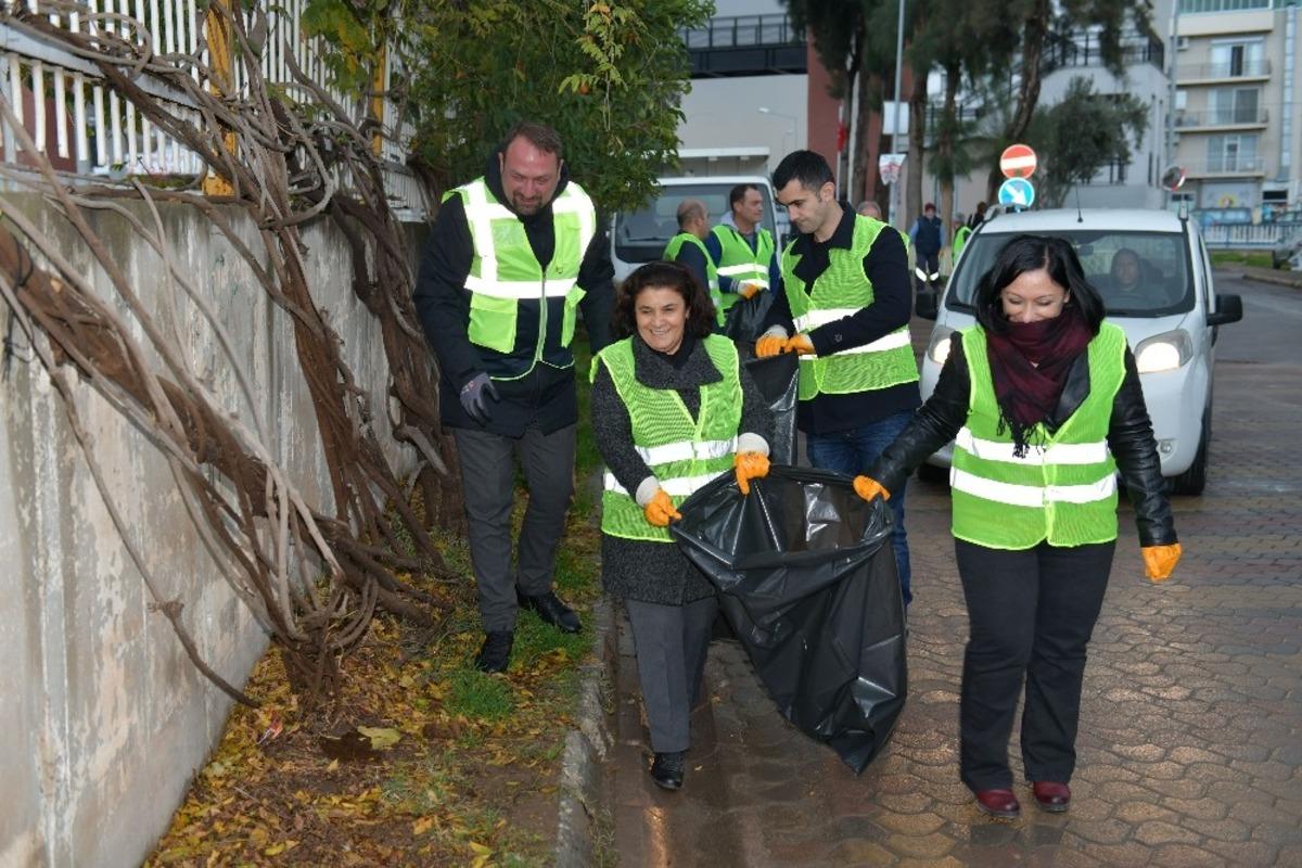 &Ccedil;iğli Yeni Mahalle&rsquo;de temizlik seferberliği