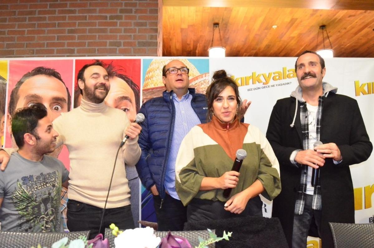 &ldquo;Kırk Yalan&rdquo; filminin oyuncuları hayranlarıyla buluştu