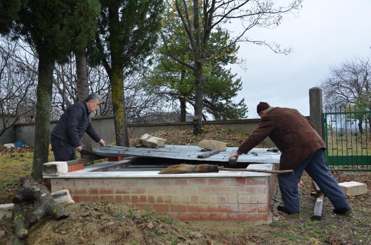 (&Ouml;zel) &Ouml;lmeden &ouml;nce mezarını ve musallat taşını hazırladı
