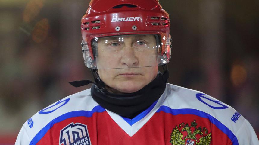 Putin forma giyip buz pistine indi!