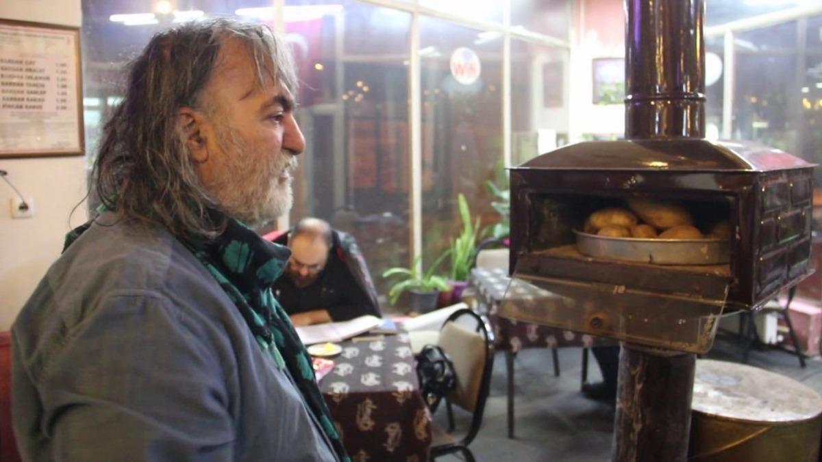 Bu kıraathanede m&uuml;şteriler kendileri pişirip kendileri yiyor