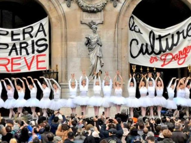Protestolara Paris Operası balerinlerinden destek