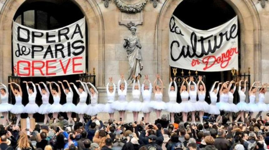 Protestolara Paris Operası balerinlerinden destek