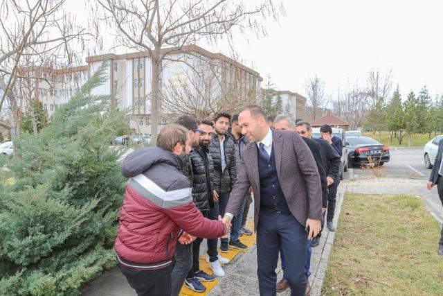 Davet twitter’dan Çaylar Niğde Belediye Başkanı Özdemir’den