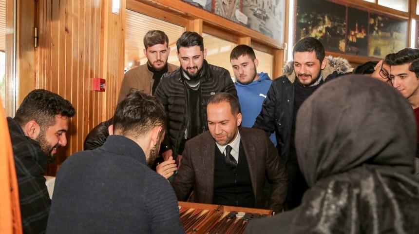 Davet twitter’dan Çaylar Niğde Belediye Başkanı Özdemir’den