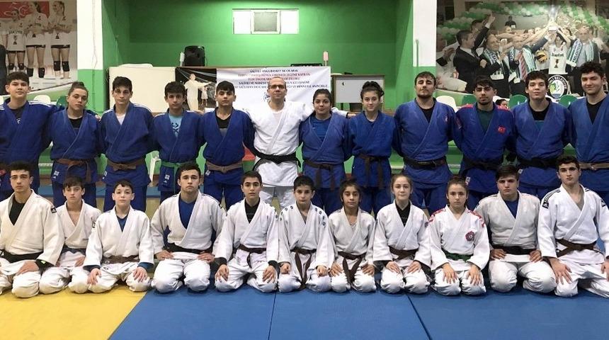 Judo &ccedil;alışma kampı Salihli&rsquo;de yapıldı