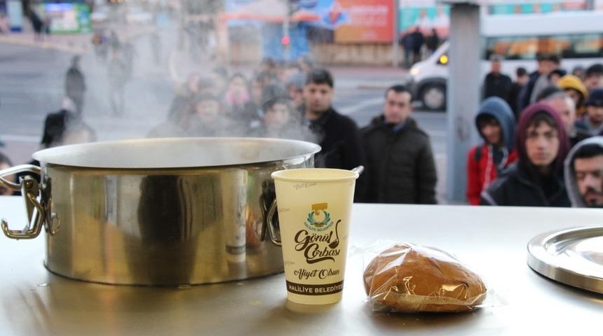 Haliliye&rsquo;de vatandaşlara mobil &ccedil;orba ikramı