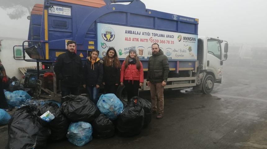 Turgutlu&rsquo;da atıklar sokak hayvanları i&ccedil;in mama oldu