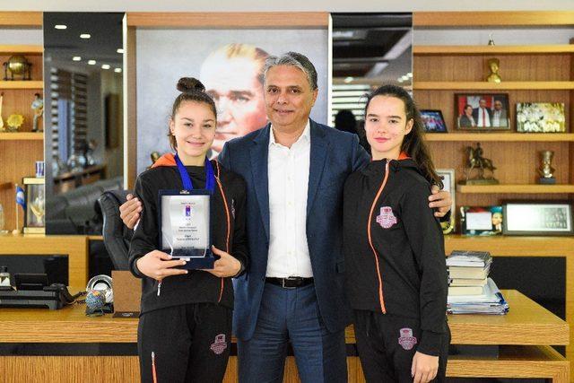 Başkan Uysal’dan yılın sporcularına kutlama