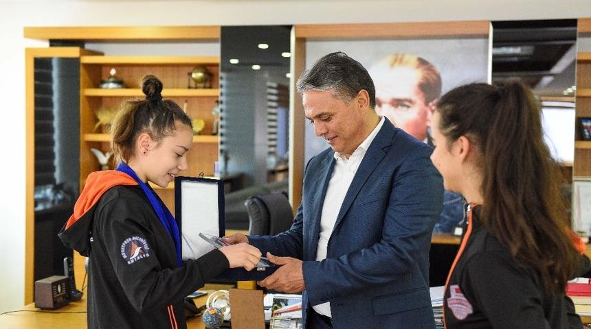 Başkan Uysal&rsquo;dan yılın sporcularına kutlama