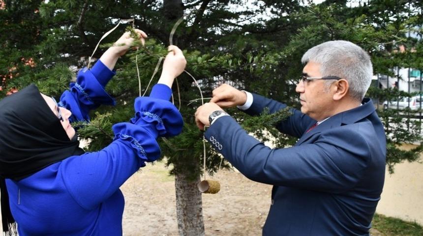 &Ouml;ğrencilerden "Kuşlara Bir Damla Umut"