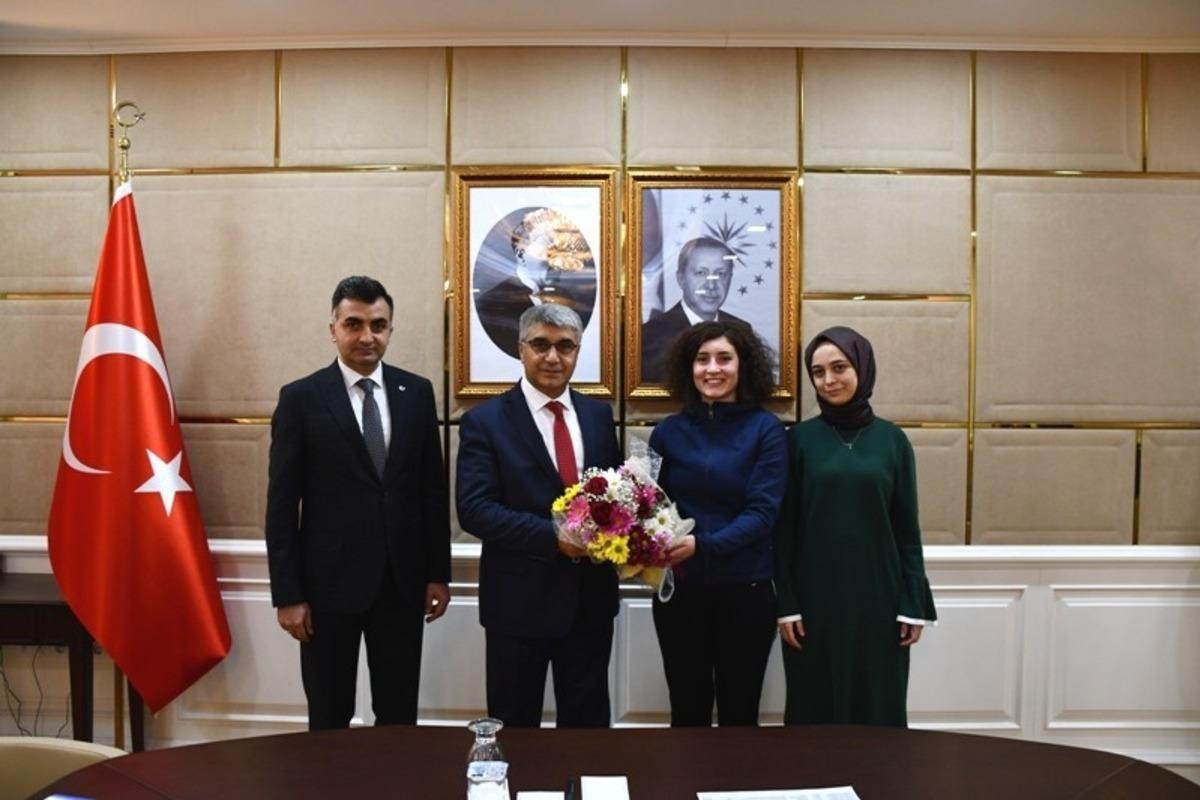 Vali G&uuml;rel aday &ouml;ğretmenlerle bir araya geldi