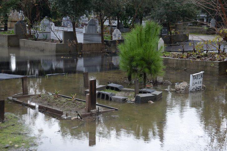 Adana'da sağanak yeniden başladı; 1 ilçede okullar tatil edildi (3) G1