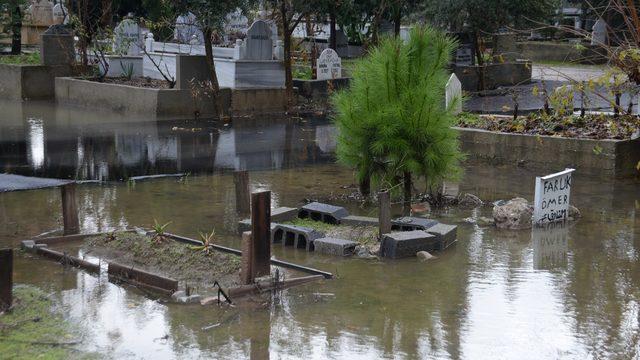 Adana'da sağanak yeniden başladı; 1 ilçede okullar tatil edildi (3)
