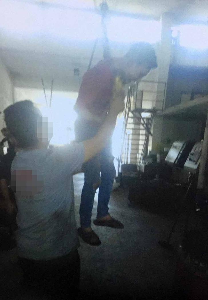 Çırağı palangaya bağlayıp işkence etmişlerdi! 2 kardeş serbest bırakıldı G4