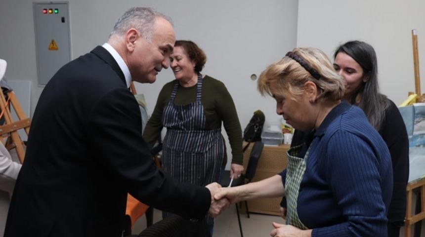 Başkan &Ouml;zl&uuml;&rsquo;den kursiyerlere s&uuml;rpriz ziyaret