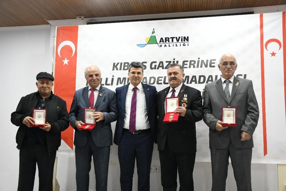 Kıbrıs Barış Harekatı&rsquo;na katılan 28 gaziye madalya verildi