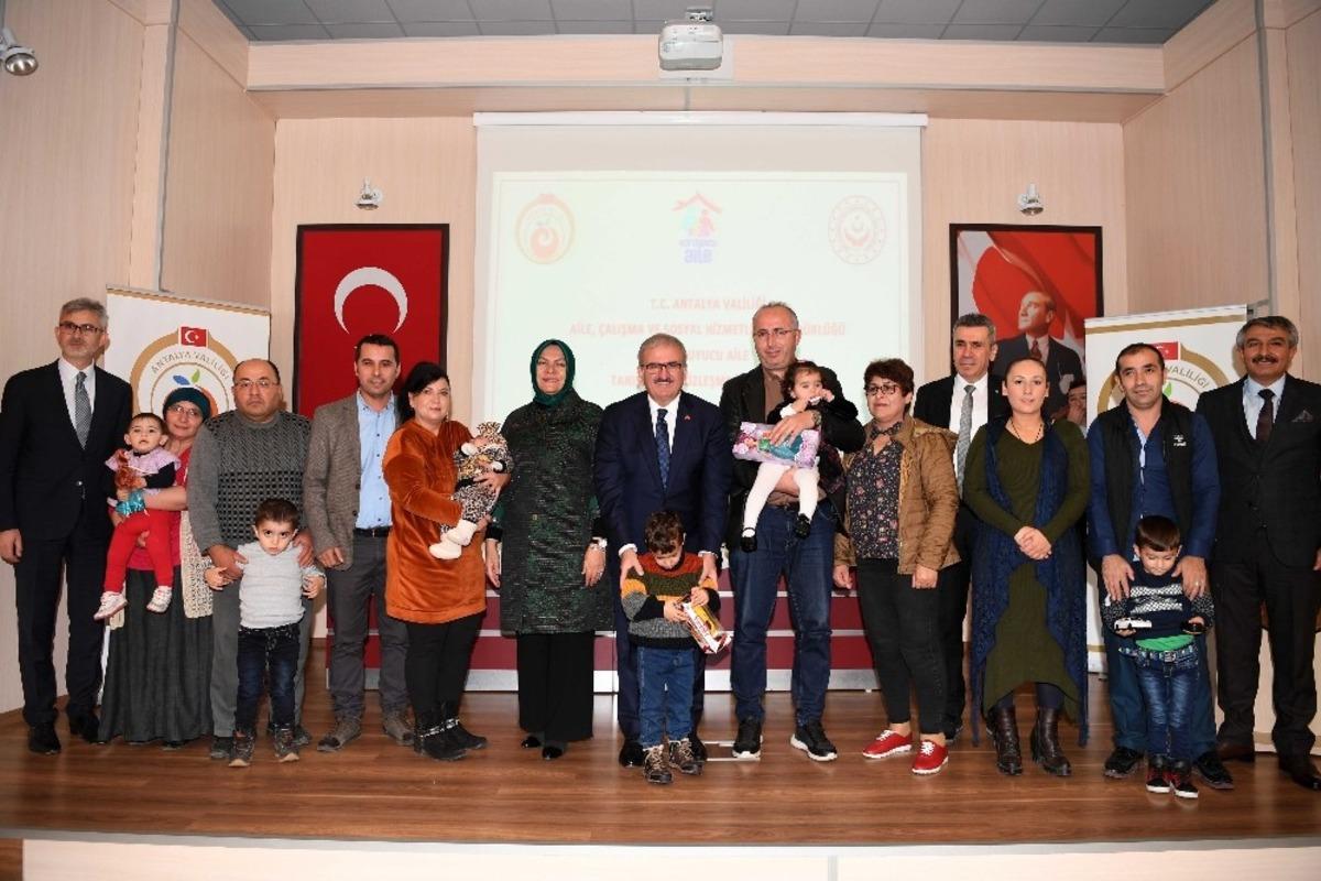 &rsquo;Koruyucu Aile&rsquo; projesi Antalya&rsquo;da 182 &ccedil;ocuğu aileyle buluşturdu