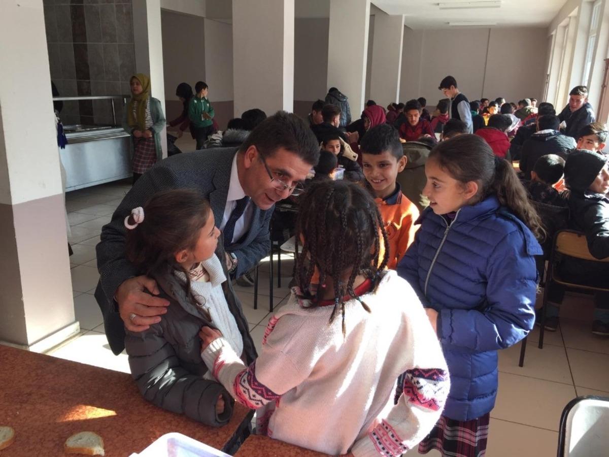 İl&ccedil;e Milli Eğitim M&uuml;d&uuml;r&uuml; Karako&ccedil;, Vali Recep Yazıcıoğlu Anadolu İmam Hatip Lisesini ziyaret etti