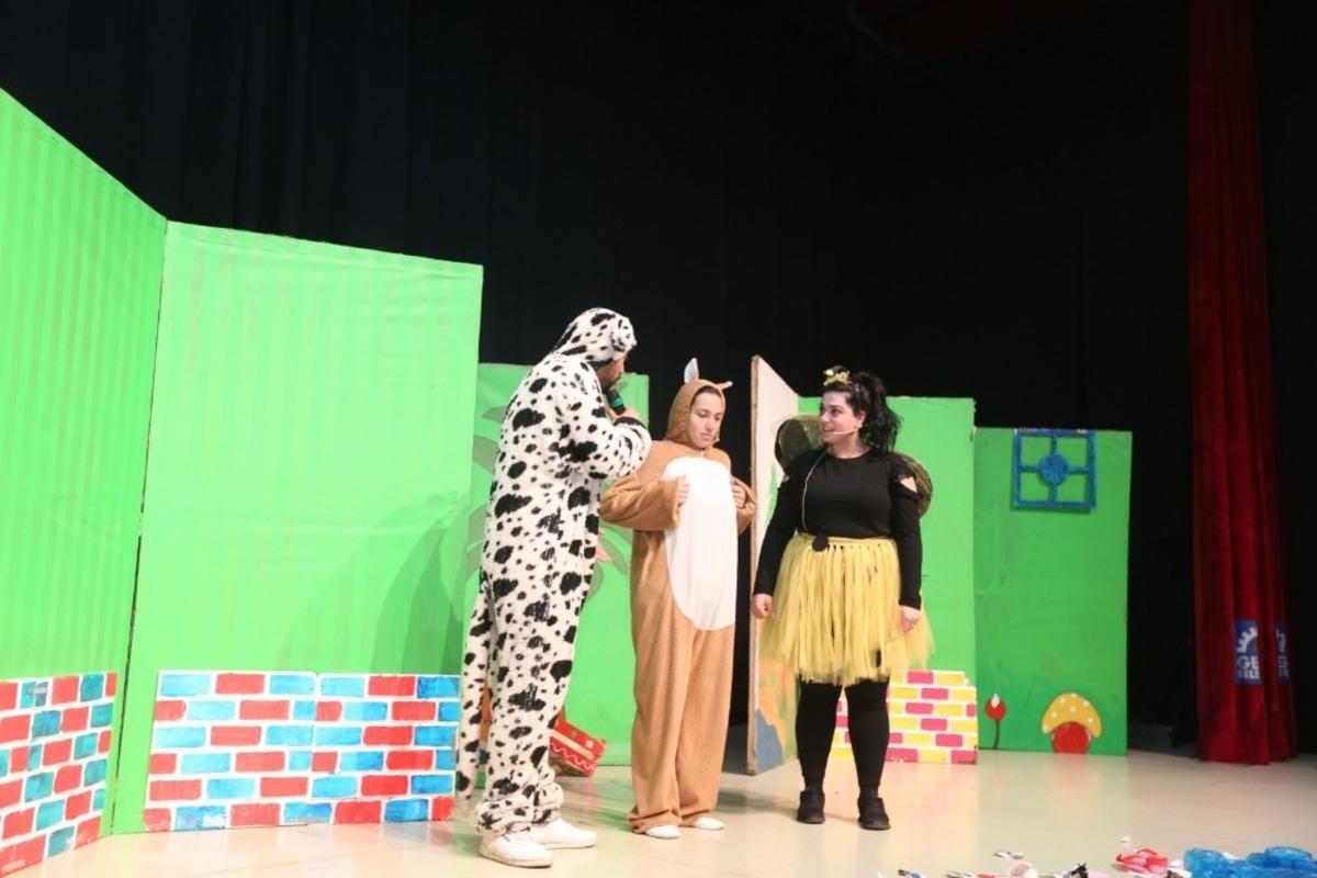 Miniklerin tiyatro keyfi