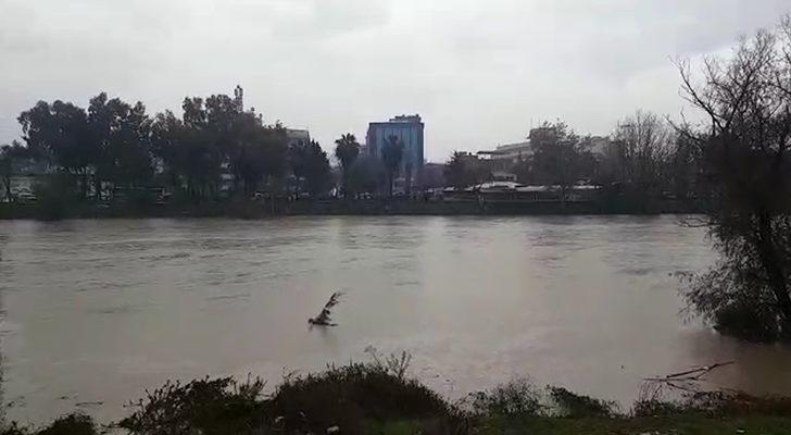 Adana'da sağanak yeniden başladı; 1 ilçede okullar tatil edildi (5) G5