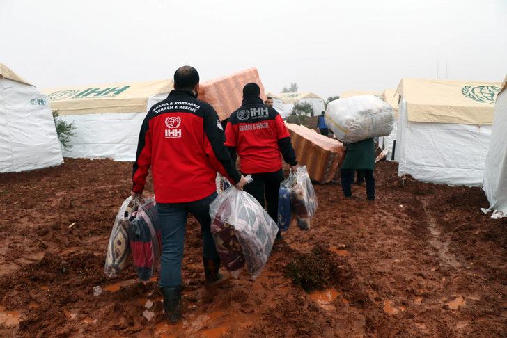 Suriye'de rejim ve Rusya'nın saldırılarından kaçış sürüyor (2) G2