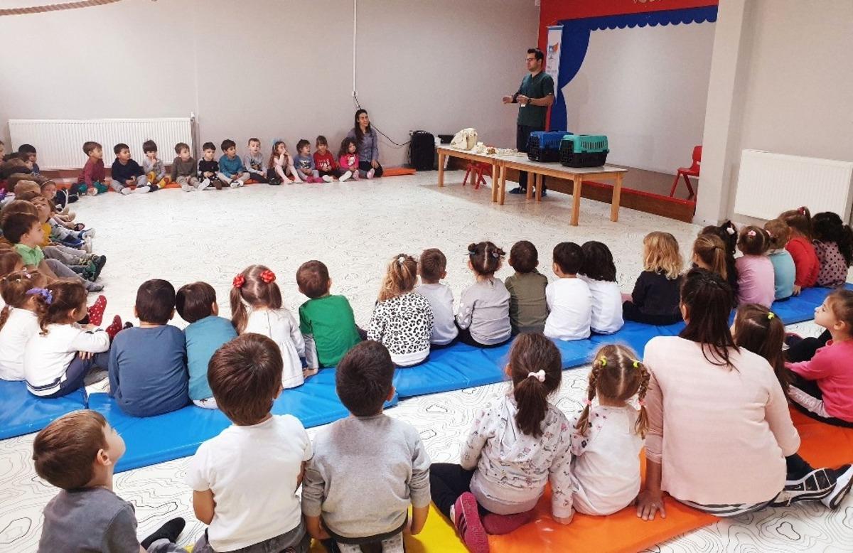 Belediye veterinerinden k&uuml;&ccedil;&uuml;k &ouml;ğrencilere eğitim sunumu