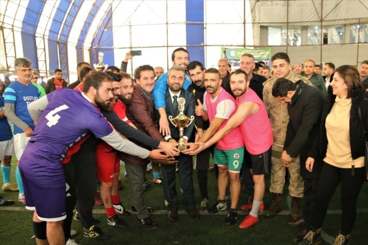 Edremit&rsquo;te &lsquo;Mahalleler Arası Futbol Turnuvası&rsquo; sona erdi