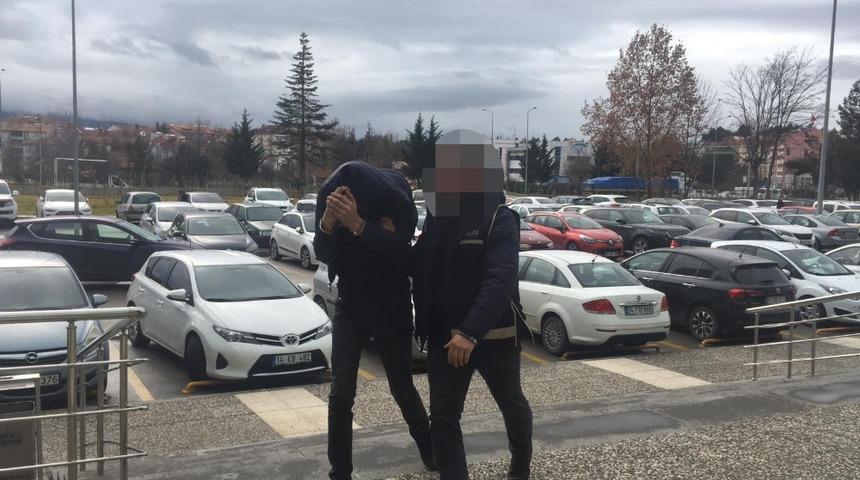 Uyuşturucu sattığı tespit edilen şahıs adliyeye sevk edildi