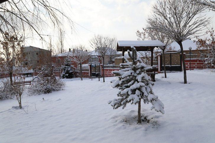 Başkale beyaz örtüyle kaplandı G1