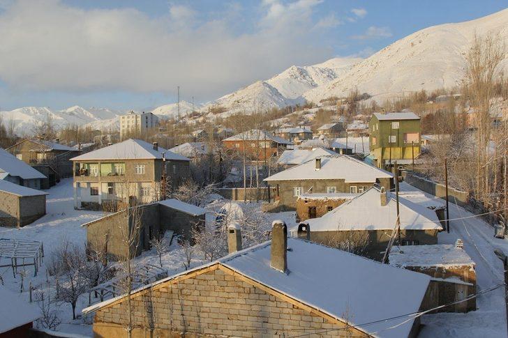 Başkale beyaz örtüyle kaplandı G4