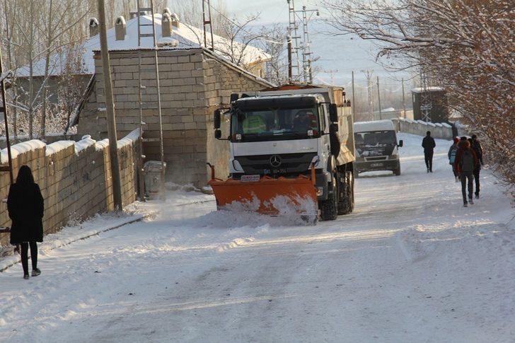 Başkale beyaz örtüyle kaplandı G5