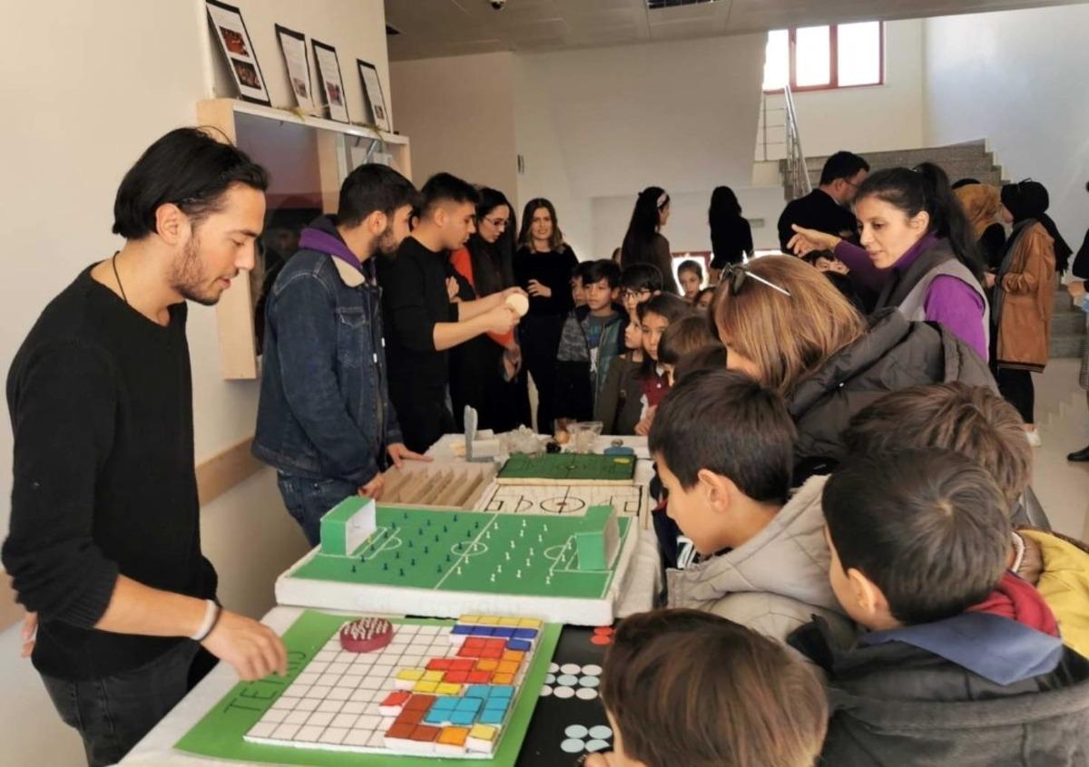 GA&Uuml;N&rsquo;de Bir Zamanlar Hepimiz &Ccedil;ocuktuk Sergisi