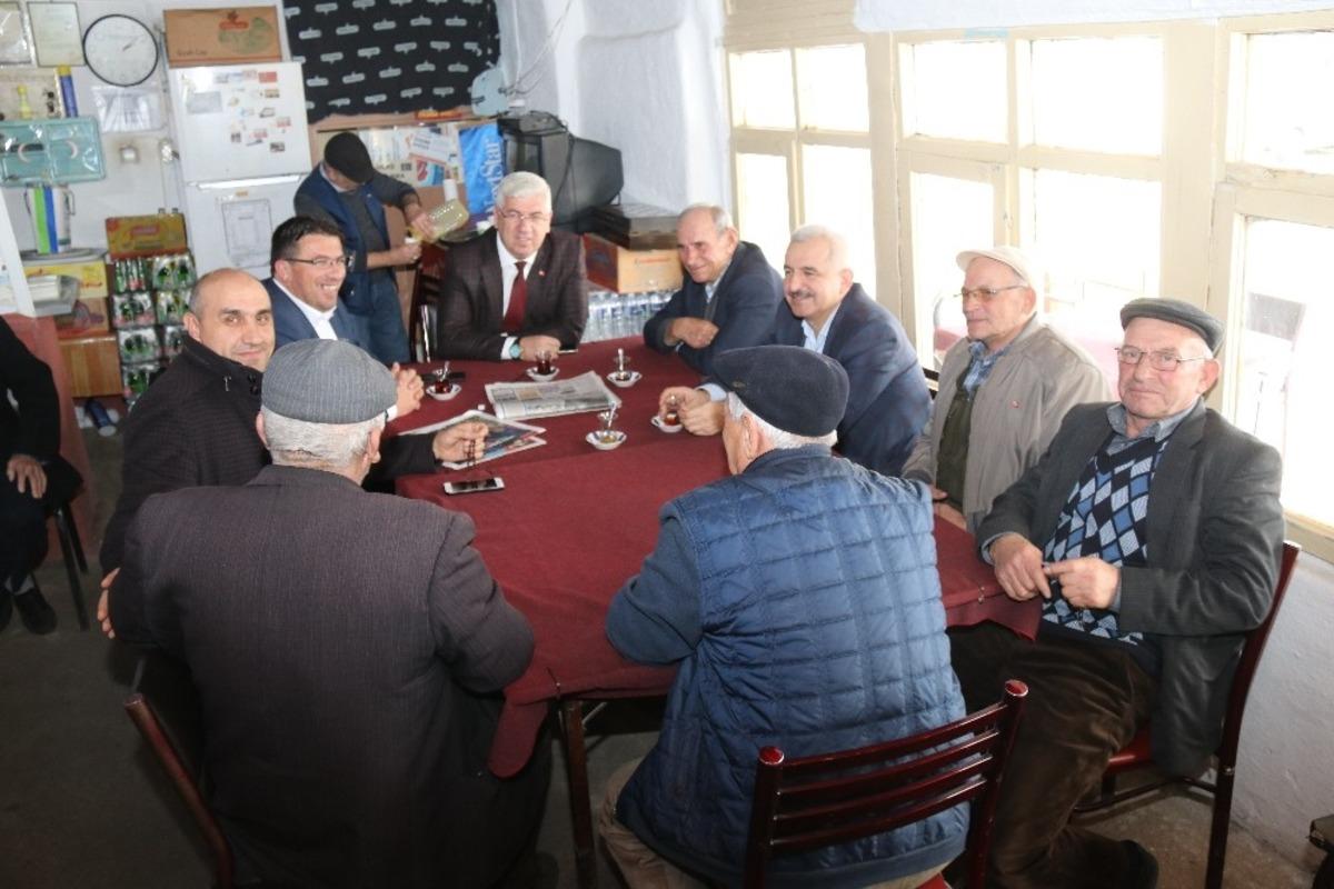 Başkan Y&uuml;ksel mahallelerin sorunlarını yerinde dinliyor