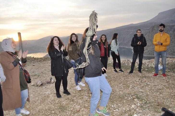 Kartpostallık manzarada doğa yürüyüşü G2