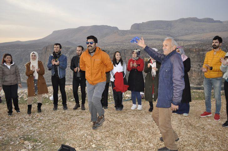 Kartpostallık manzarada doğa yürüyüşü G4