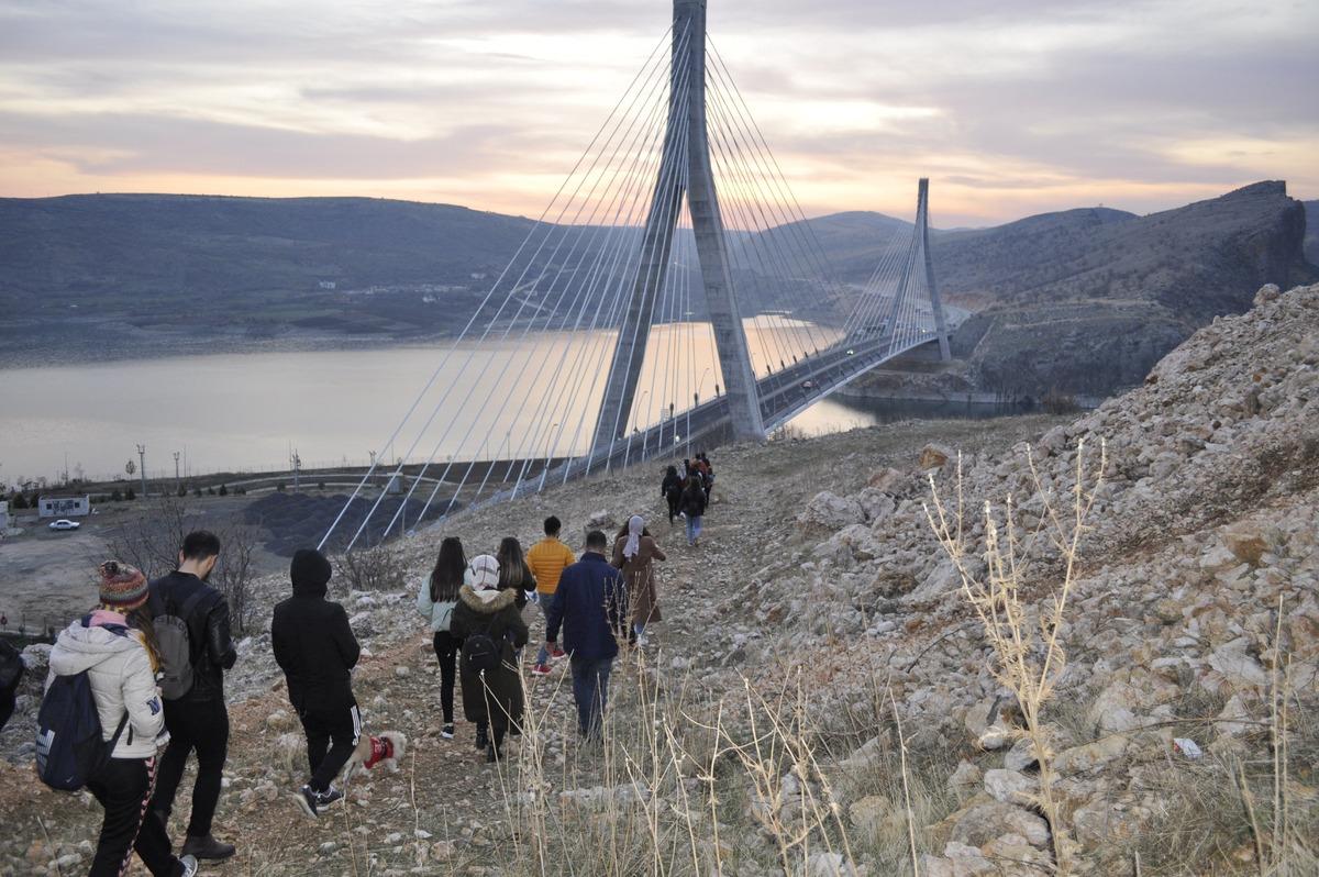 Kartpostallık manzarada doğa y&uuml;r&uuml;y&uuml;ş&uuml;