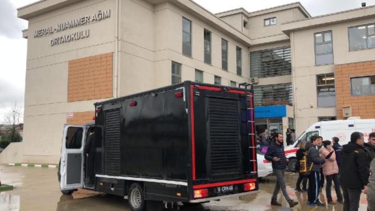 Bursa'da 27 &ouml;ğrenci ve 1 &ouml;ğretmen hastaneye kaldırıldı