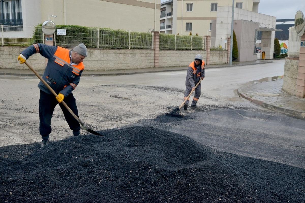 Fen İşleri ekipleri 9 mahallede &ccedil;alışıyor