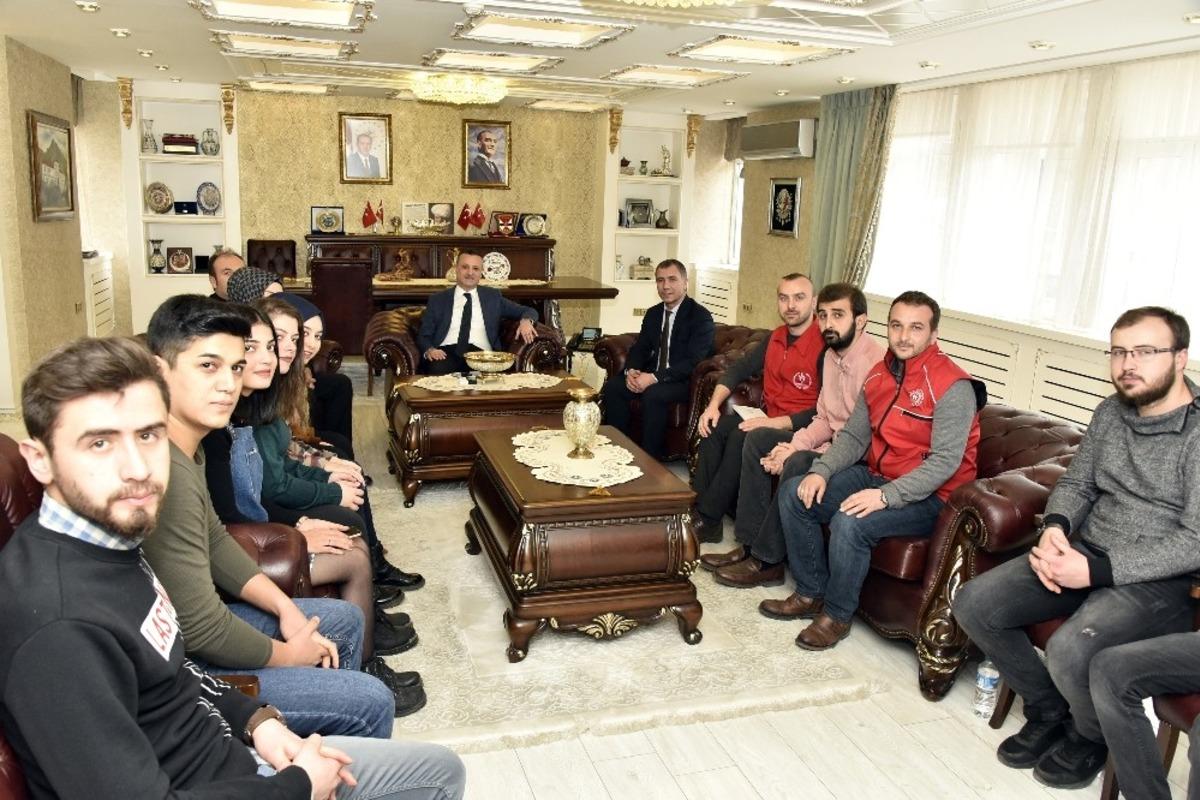 Vali Taşbilek duyarlı gen&ccedil;lere teşekk&uuml;r etti