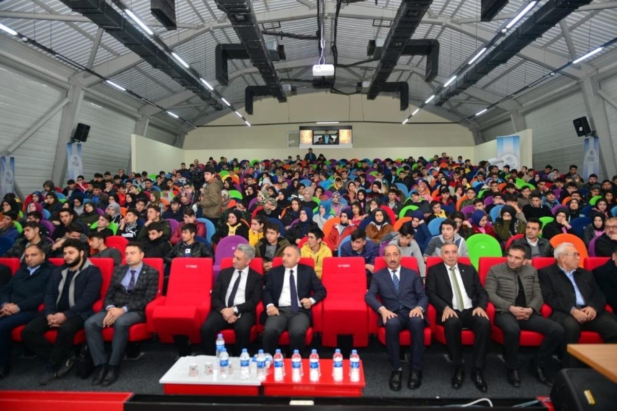 Elazığ&rsquo;da "Geleceğim Mesleğim" konferansı