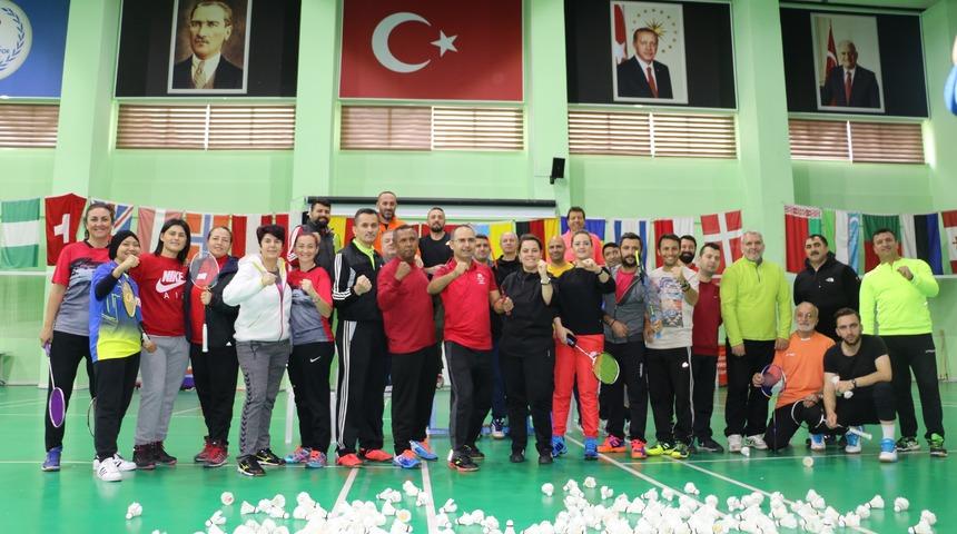 Endonezyalı badminton antren&ouml;r&uuml;nden T&uuml;rk antren&ouml;rlere eğitim