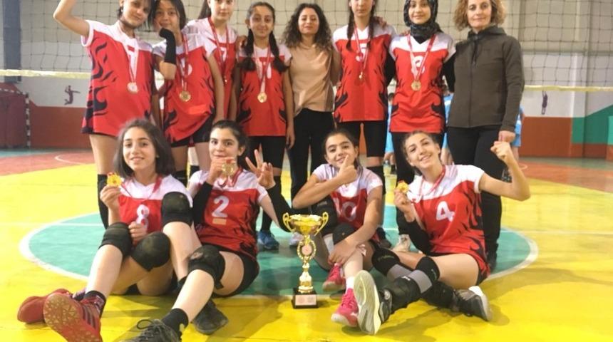 Isparta&rsquo;da filede şampiyon IYAŞ Sel&ccedil;uklu Orta Okulu