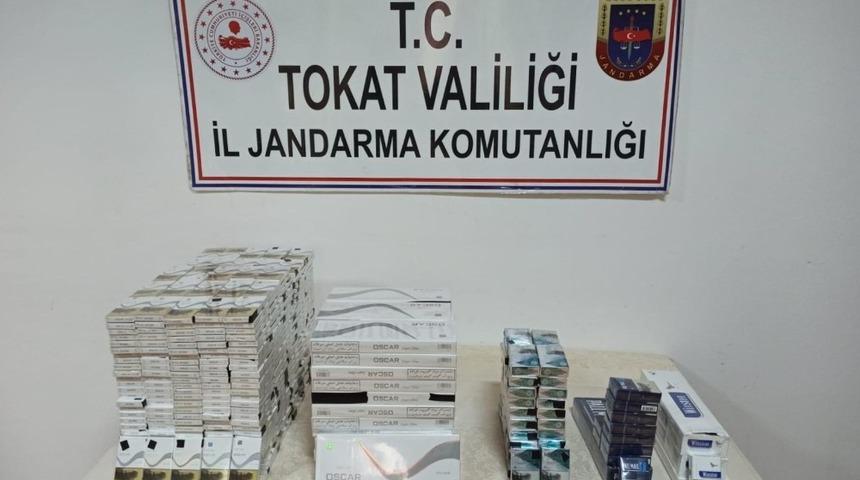 Otob&uuml;sten y&uuml;zlerce paket ka&ccedil;ak sigara &ccedil;ıktı